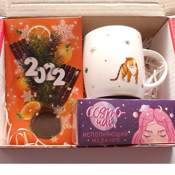 Подарочный новогодний набор: шоколадка, чай и новогодний стакан