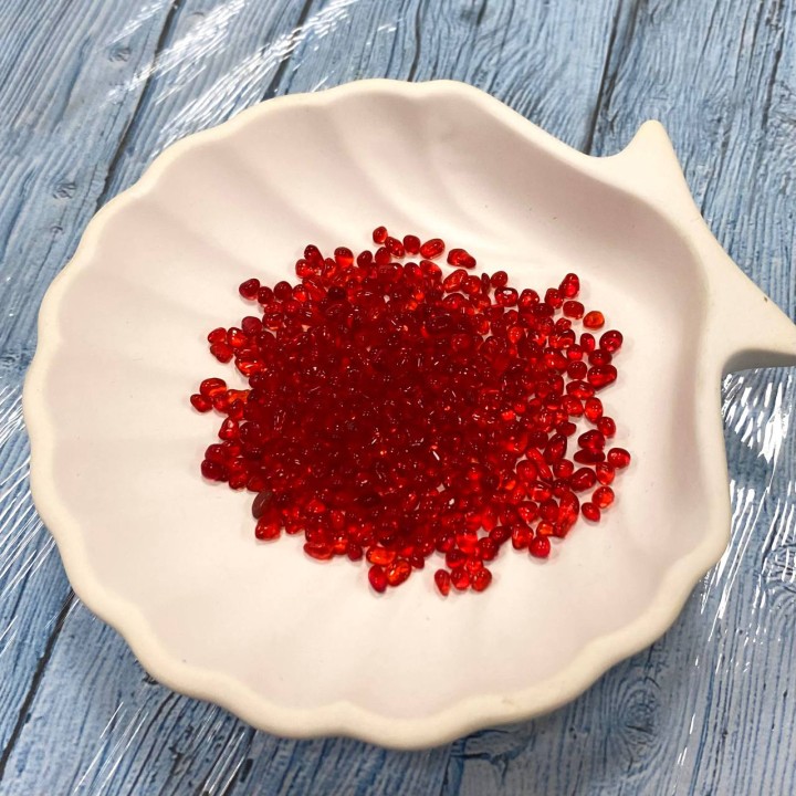 Стеклянная крошка круглая прозрачная красная 2-4мм. 100гр.