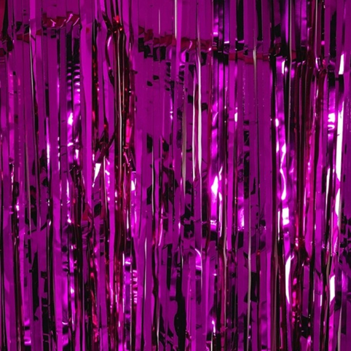 Дождик для фотозоны блестящий фиолетовый 2х1м